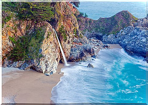 Long walks on the beach of the Californian coast